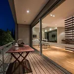 Unique Space With Garden And Garage *