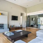 Unique Space With Garden And Garage Prázdninový dům