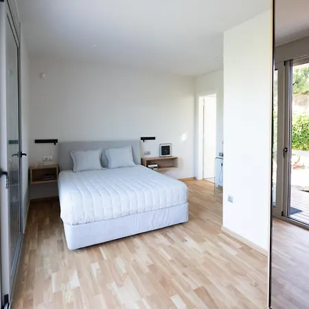 Unique Space With Garden And Garage Ferienhaus