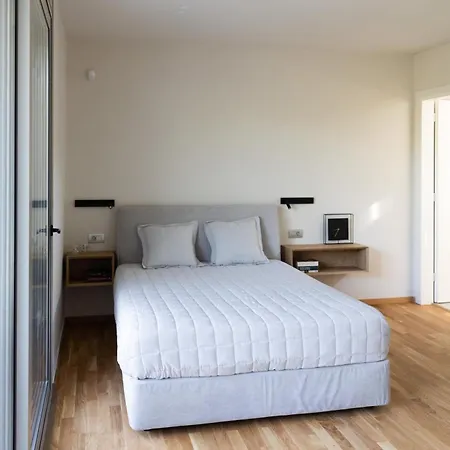 Σπίτι διακοπών Unique Space With Garden And Garage