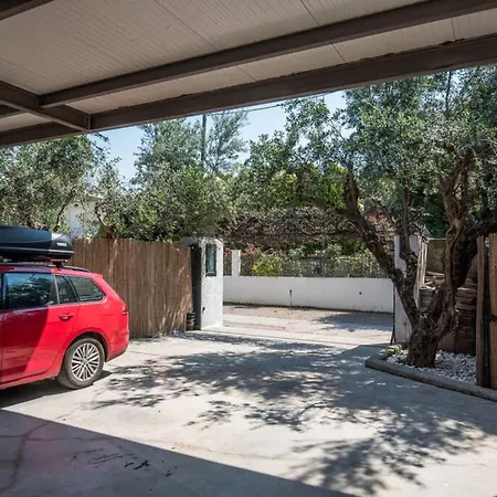 Unique Space With Garden And Garage בית נופש *