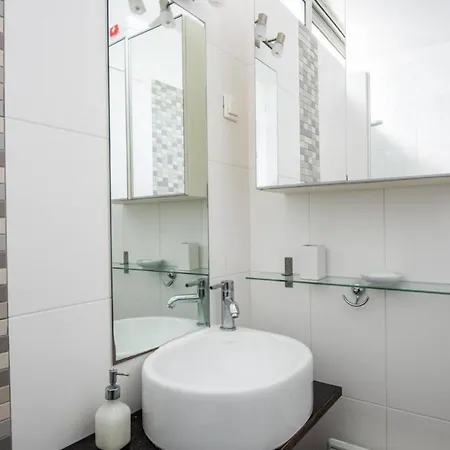 Unique Space With Garden And Garage