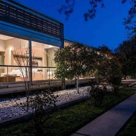 Unique Space With Garden And Garage Σπίτι διακοπών