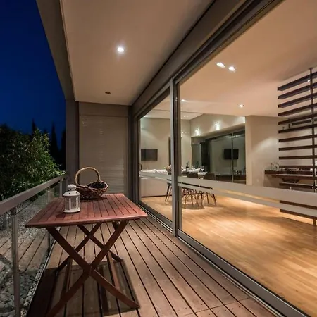 Unique Space With Garden And Garage *