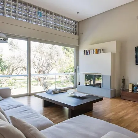 Unique Space With Garden And Garage