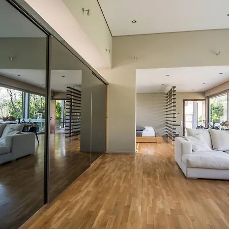 Unique Space With Garden And Garage *