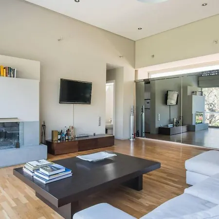 Unique Space With Garden And Garage Σπίτι διακοπών