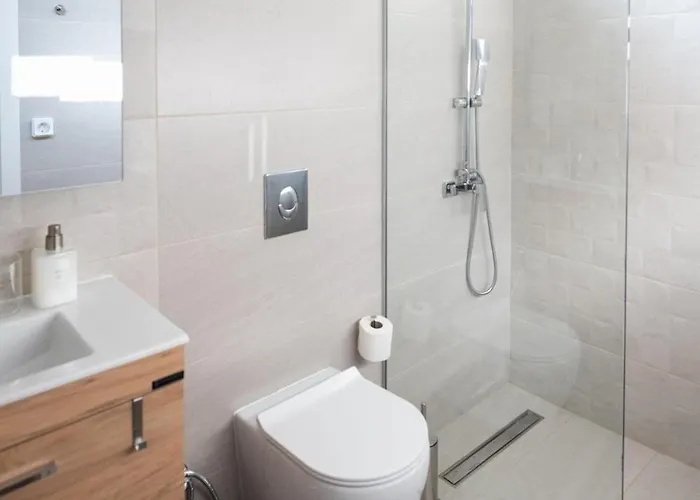 Unique Space With Garden And Garage