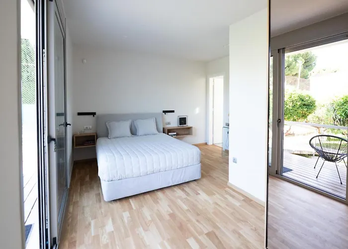 Unique Space With Garden And Garage Vakantiehuis