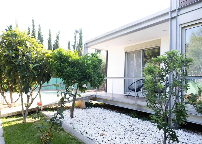 Unique Space With Garden And Garage *