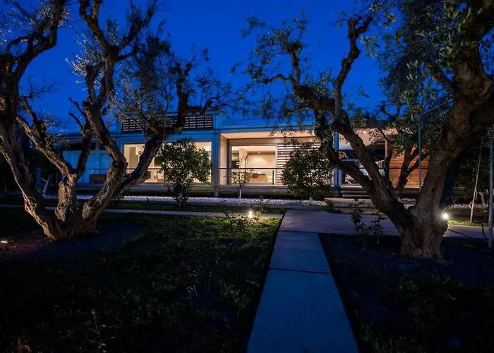 Unique Space With Garden And Garage Holiday home