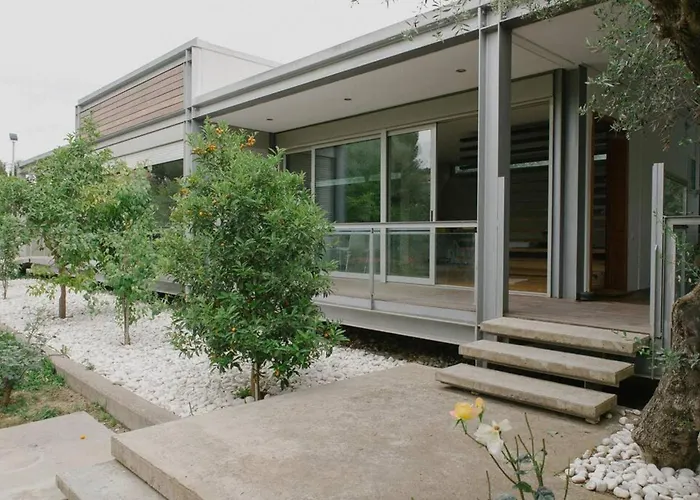 Unique Space With Garden And Garage *