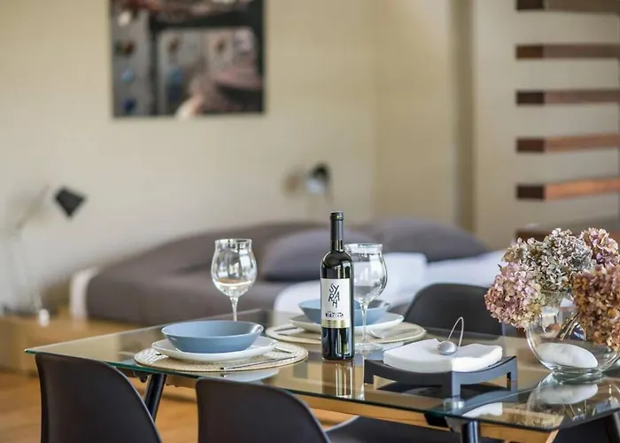 Vakantiehuis Unique Space With Garden And Garage