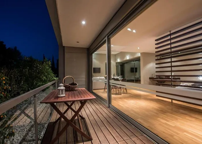 Unique Space With Garden And Garage *