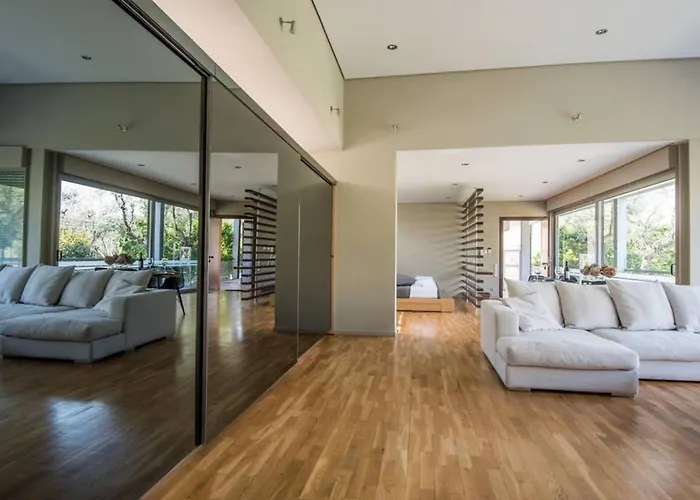 Unique Space With Garden And Garage *